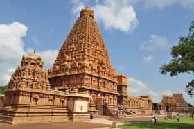 படிமம்:Brihadeeswarar Temple view 1.JPG