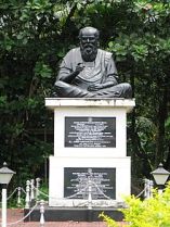 படிமம்:EVR Statue, Vaikom.JPG