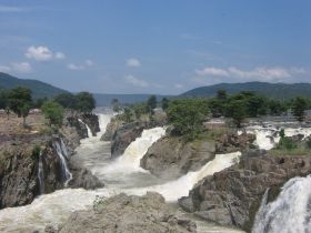 படிமம்:Hogenakkal Tamil Nadu.JPG