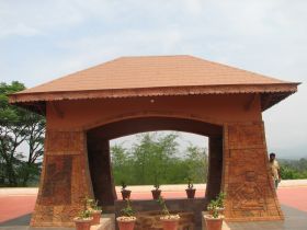 படிமம்:PazhassiMemorial.JPG