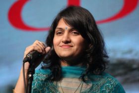 படிமம்:Singer harini pic.jpg