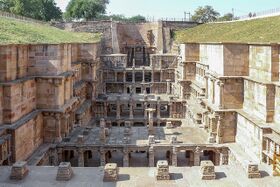 படிமம்:Rani ki vav 02.jpg