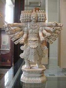 பத்து தலைகளும், இருபது கைகளும் கொண்ட இராவணன்